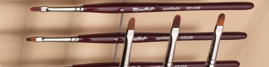 How to Choose the Right Gel Brush for Nail Modeling