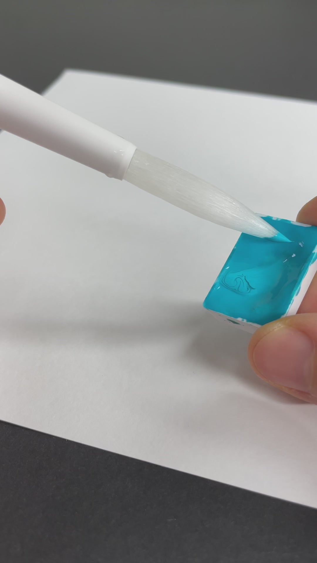 Aqua White round